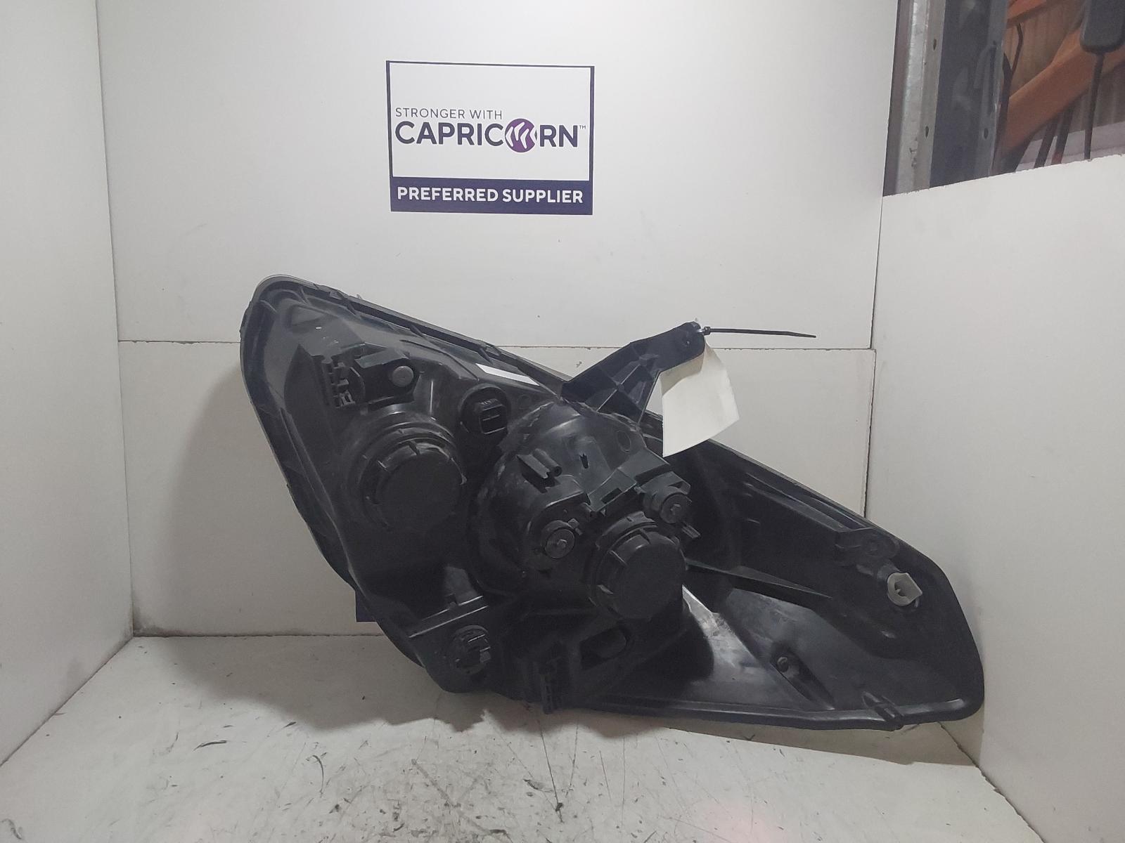 View Auto part Right Headlamp Hyundai Iload/imax 2018