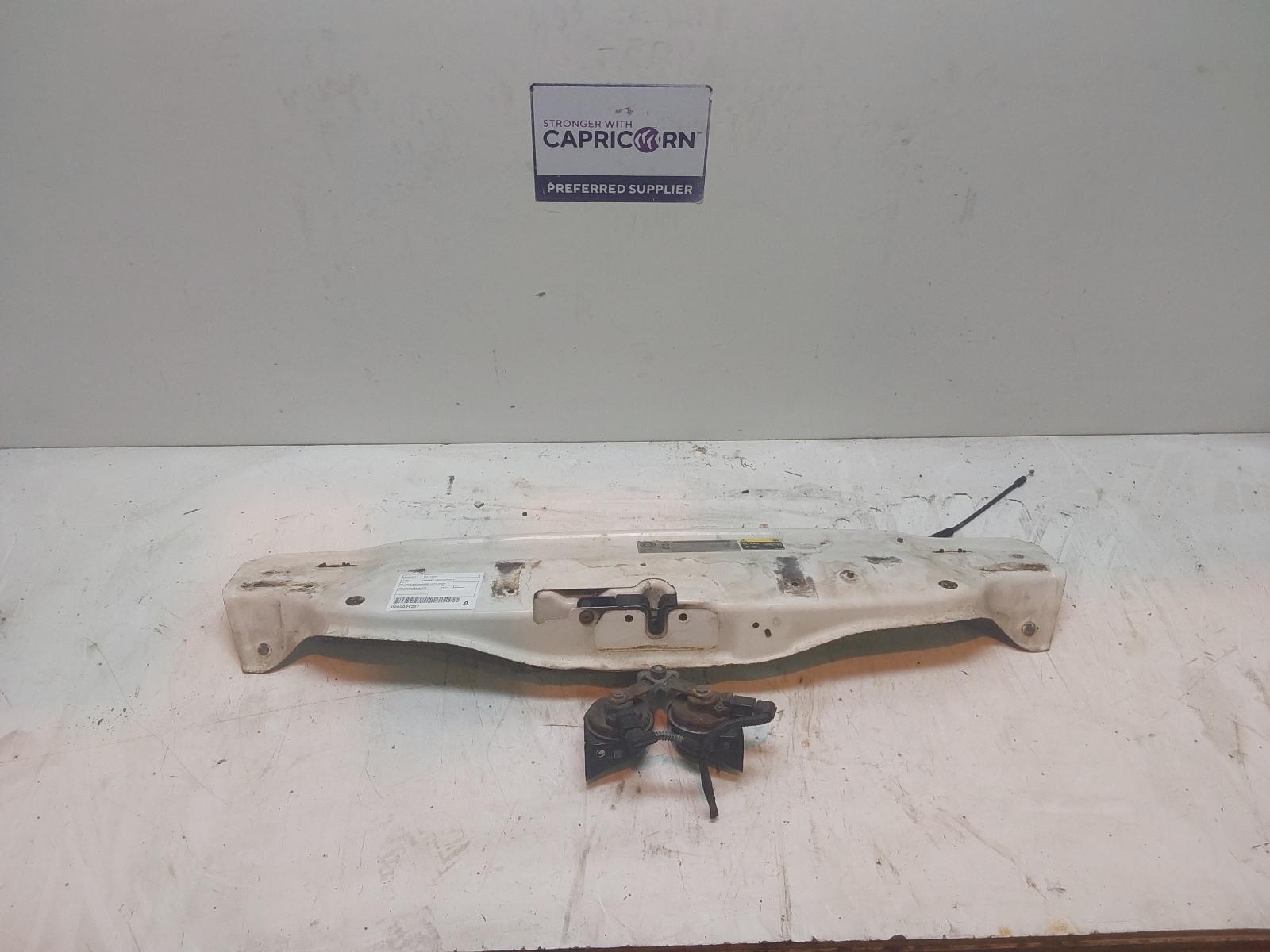 View Auto part Bonnet Lock/Support Volkswagen Amarok 2014