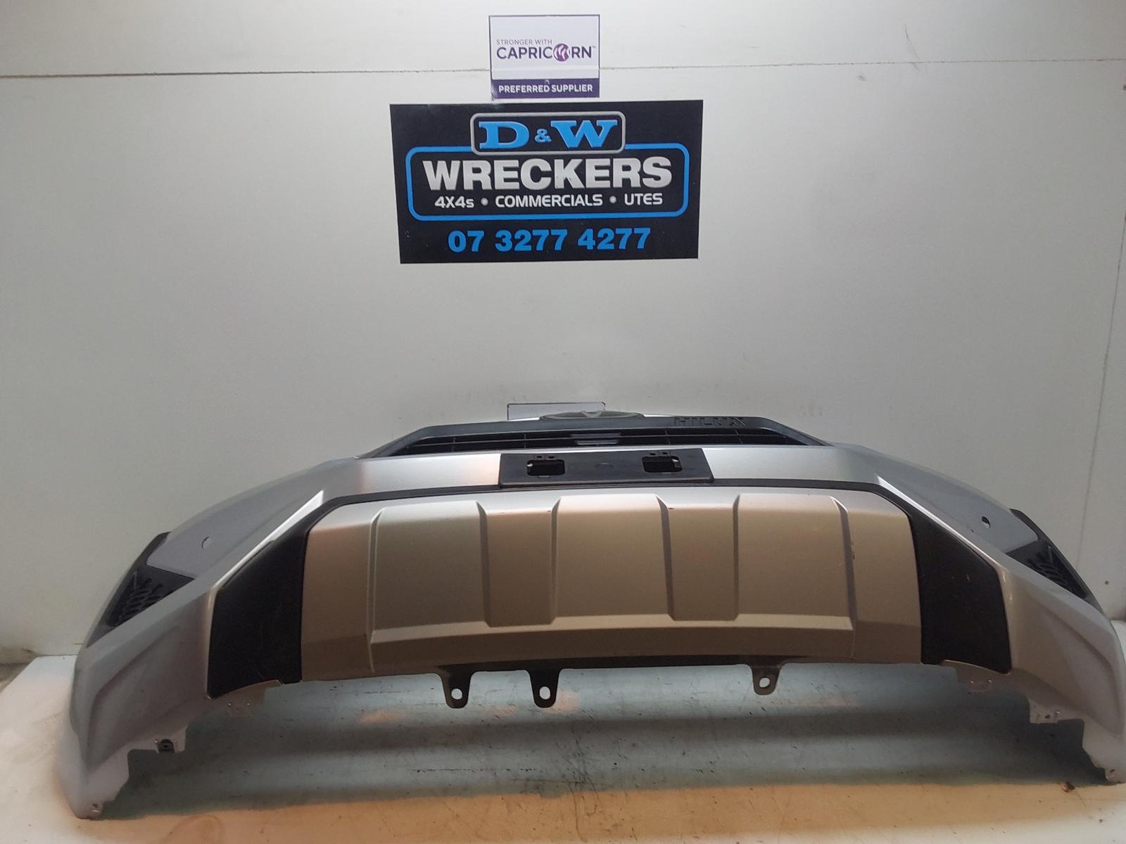 Front Bumper Hilux Toyota 2025