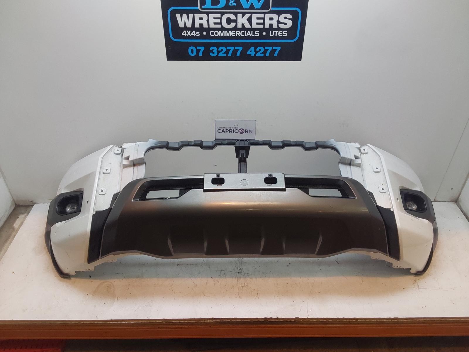 Front Bumper Hilux Toyota 2025