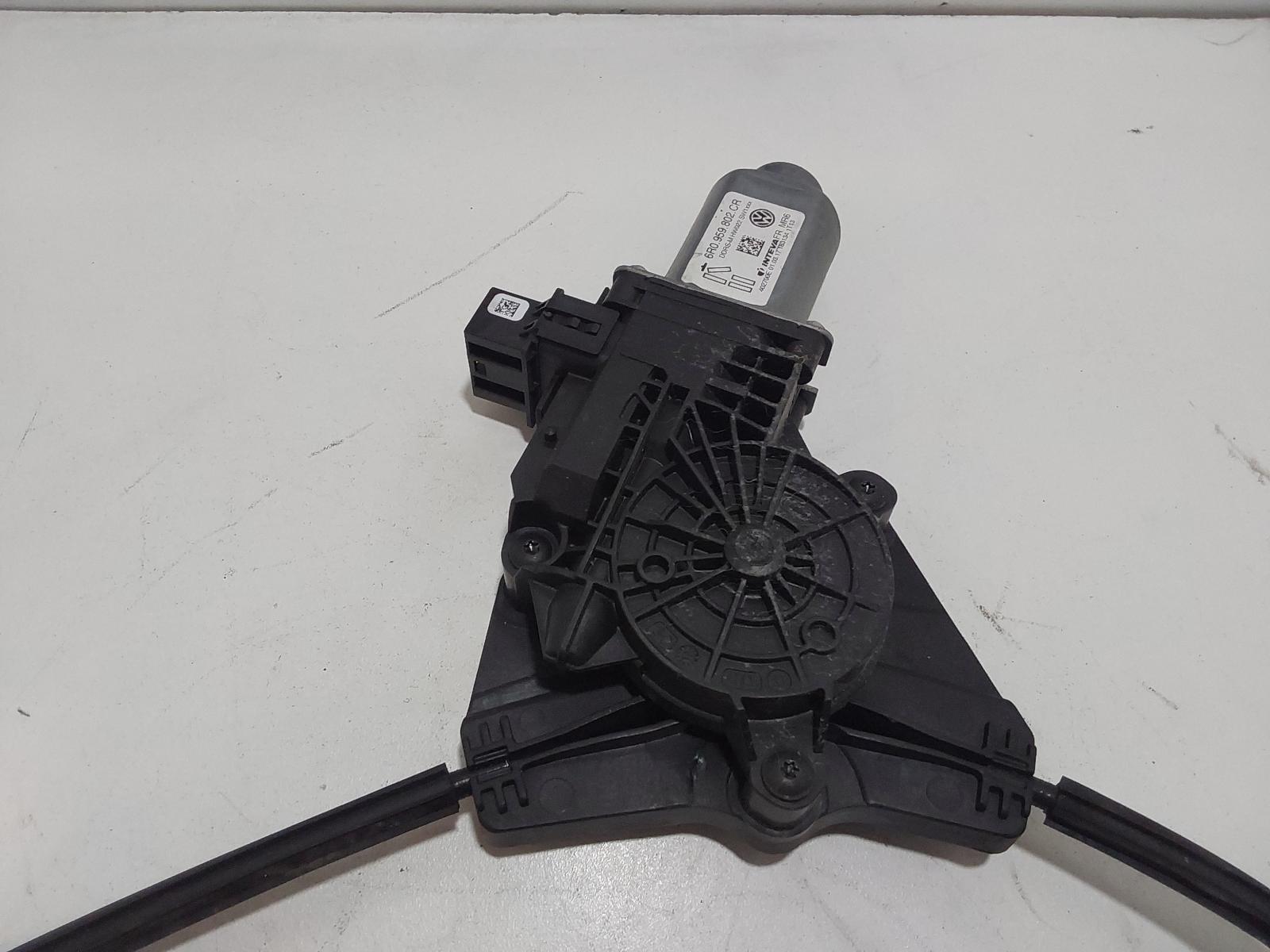 2017 Volkswagen Amarok Right Front Window Reg/Motor View Auto part Right Front Window Reg/Motor Volkswagen Amarok 2017