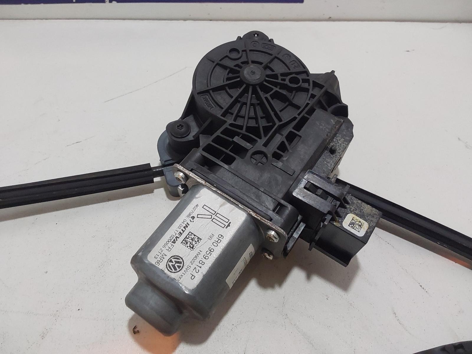 2017 Volkswagen Amarok Right Rear Wnd Reg/Motor View Auto part Right Rear Wnd Reg/Motor Volkswagen Amarok 2017