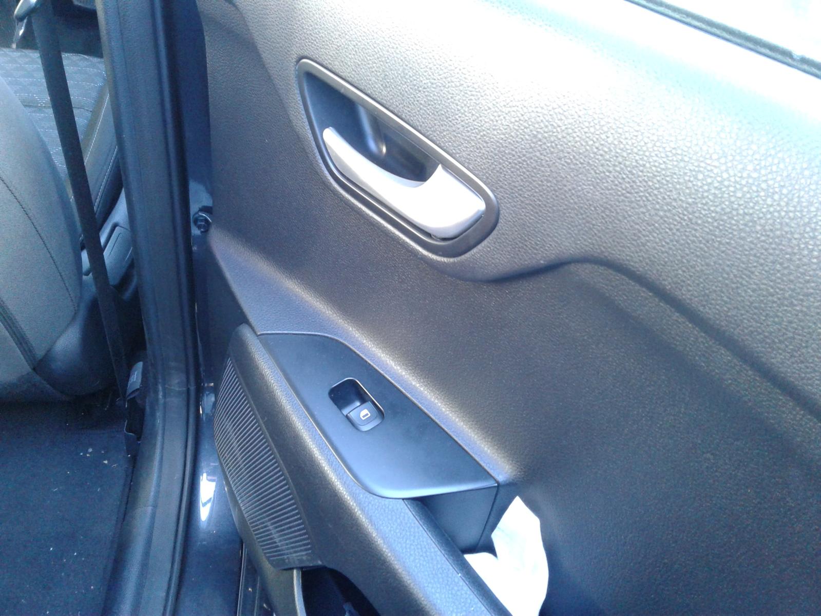 View Auto part Door Hinge/Runner Kia Rio 2018