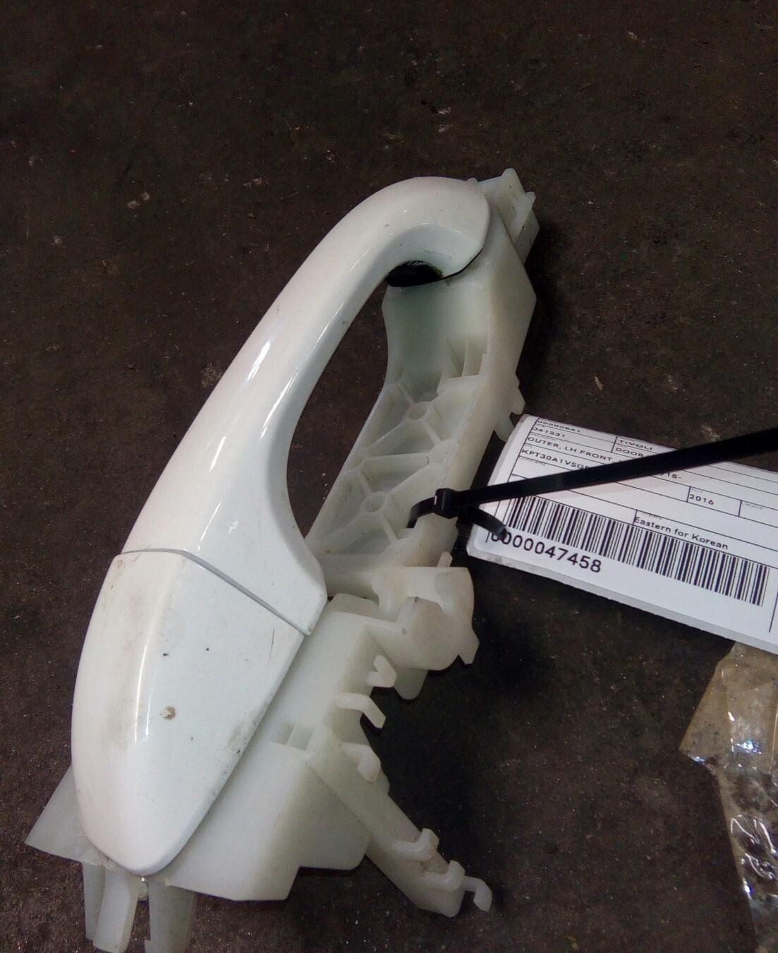View Auto part Door Hinge/Runner Ssangyong Tivoli 2016