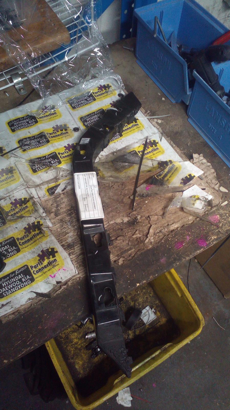 View Auto part R/Bar Bracket/Reinfo Hyundai I45 2010