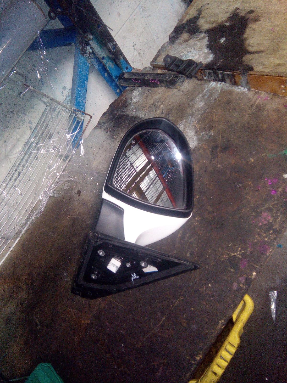 View Auto part Left Door Mirror Kia Sportage 2011
