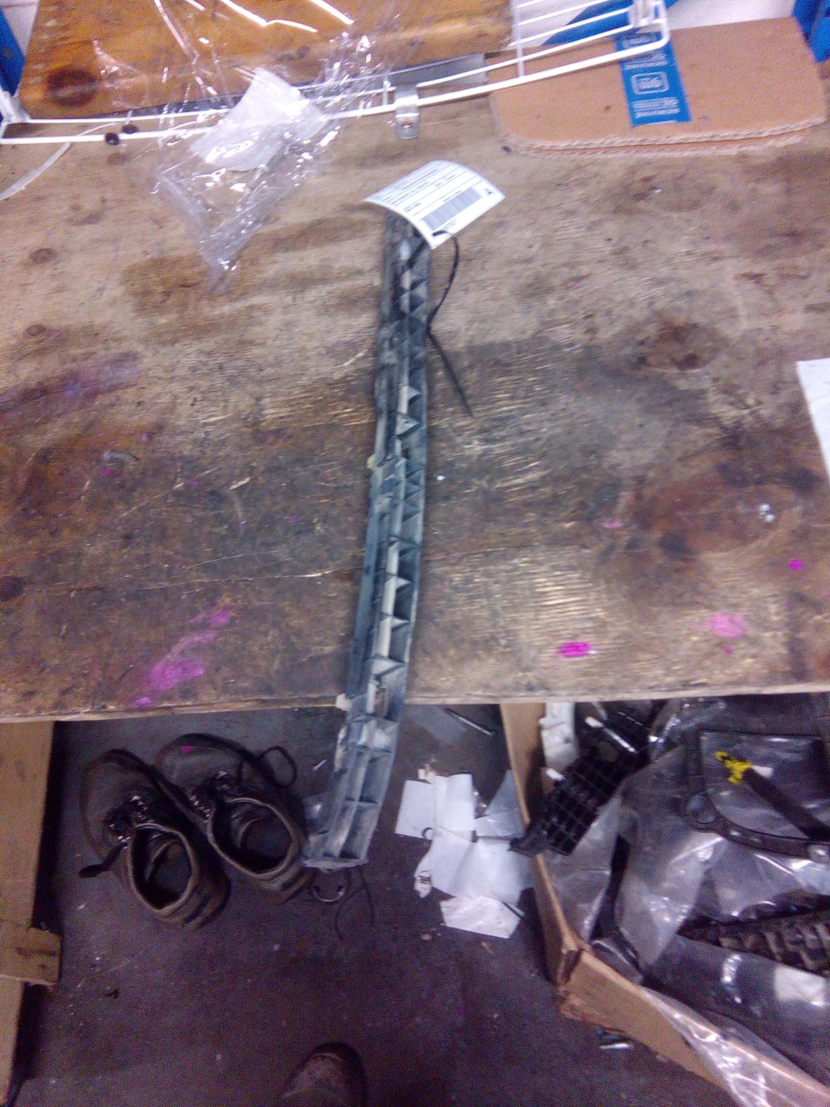 2009 Hyundai Santa Fe R/Bar Bracket/Reinfo View Auto part R/Bar Bracket/Reinfo Hyundai Santa Fe 2009