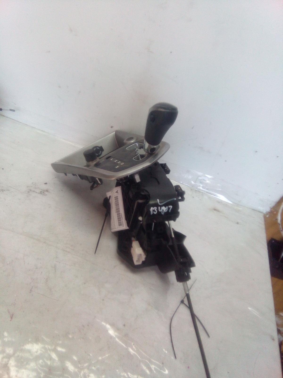 View Auto part Gear Stick/Shifter Ssangyong Tivoli 2016
