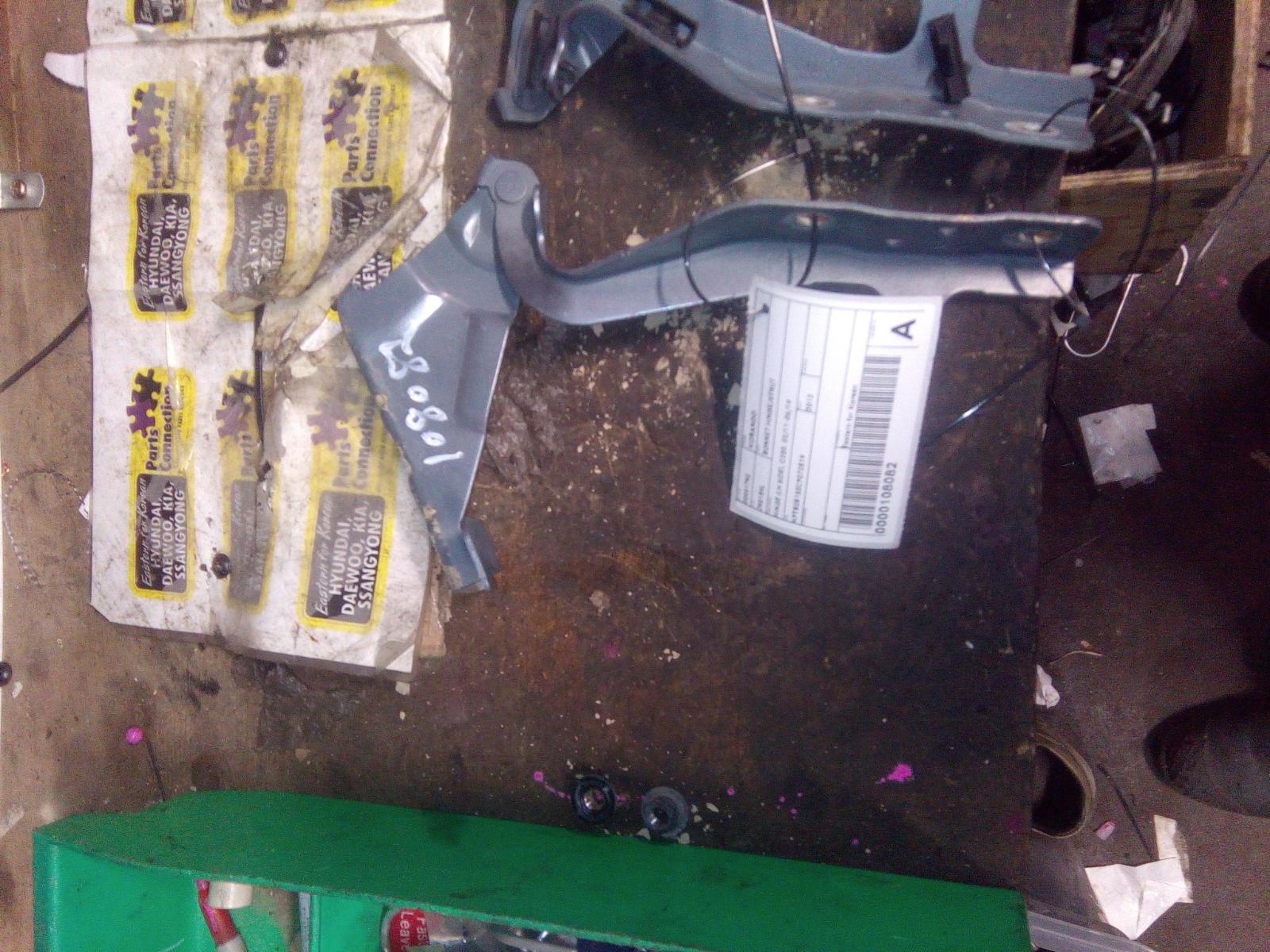 View Auto part Bonnet Hinge/Strut Ssangyong Korando 2012