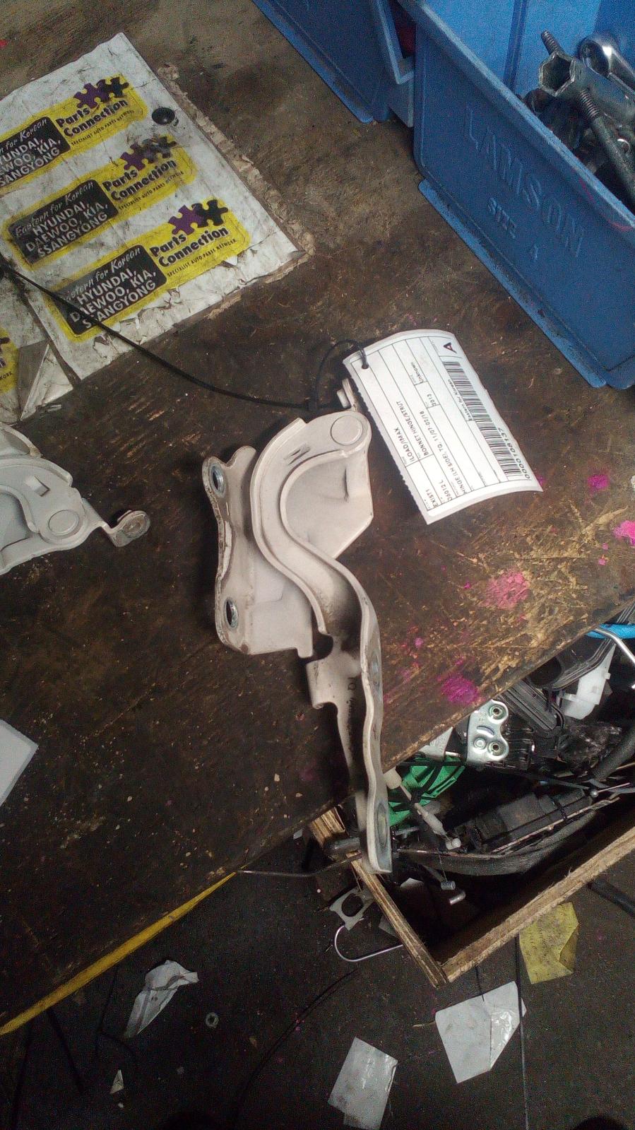 View Auto part Bonnet Hinge/Strut Hyundai Iload/imax 2013
