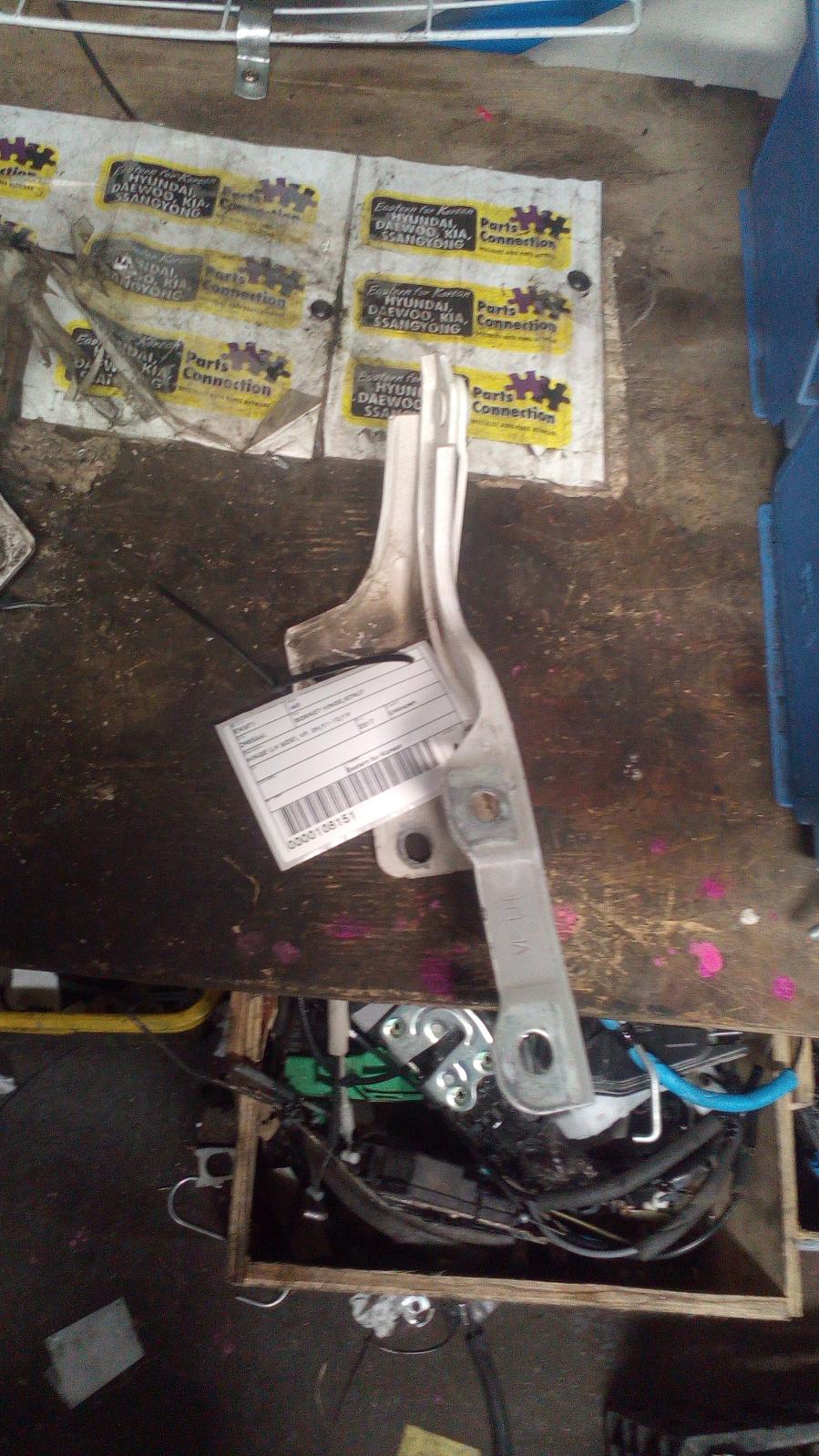 2017 Hyundai I40 Bonnet Hinge/Strut View Auto part Bonnet Hinge/Strut Hyundai I40 2017