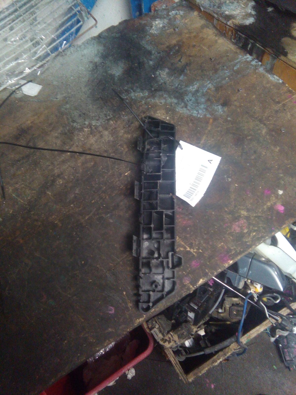 2016 Ssangyong Tivoli R/Bar Bracket/Reinfo View Auto part R/Bar Bracket/Reinfo Ssangyong Tivoli 2016