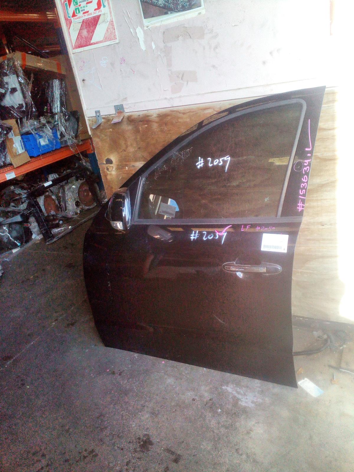 2011 Hyundai Santa Fe Left Front Door View Auto part Left Front Door Hyundai Santa Fe 2011