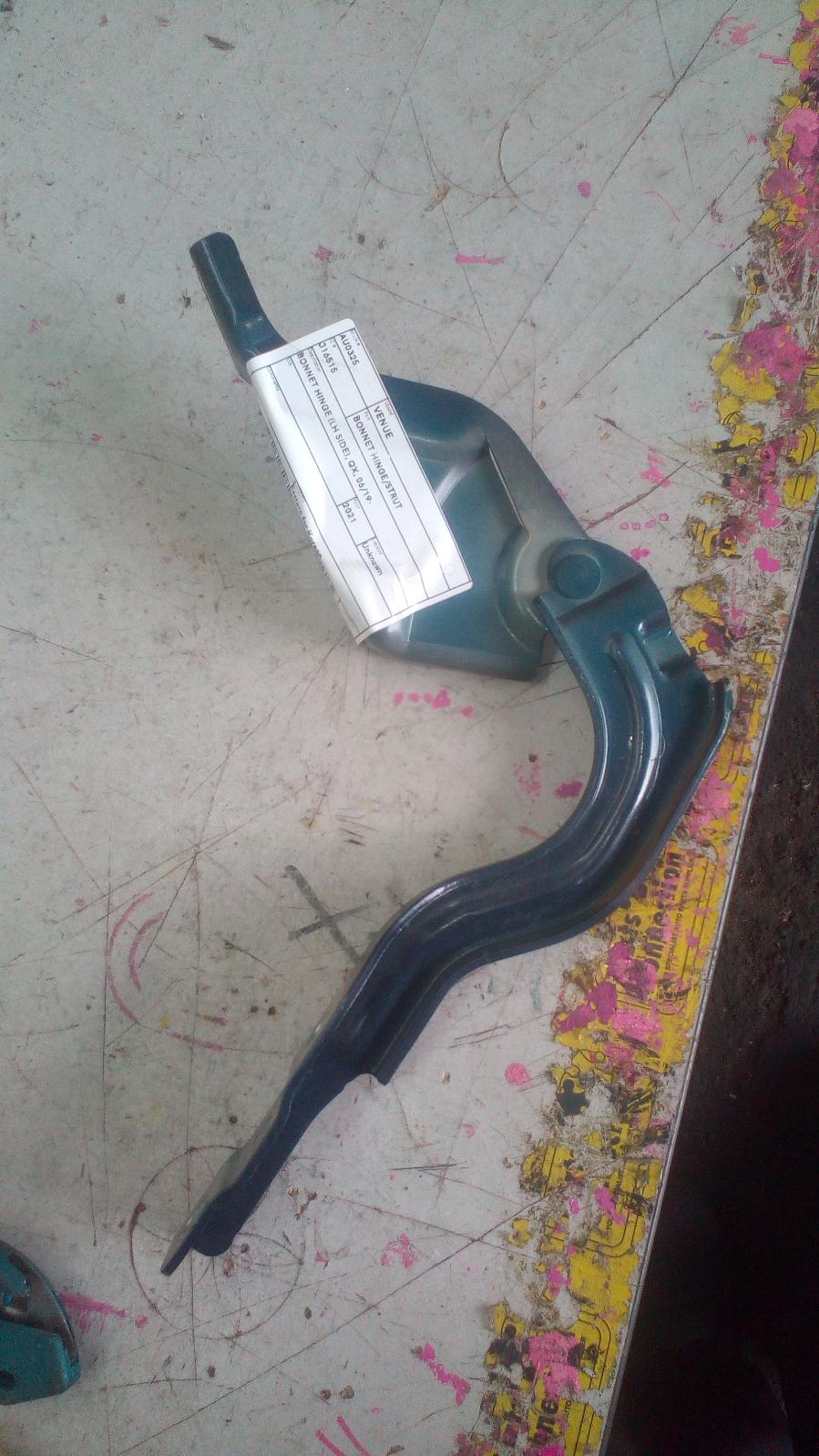 View Auto part Bonnet Hinge/Strut Hyundai Venue 2021