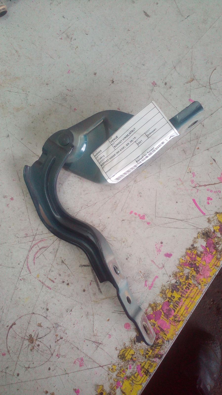 View Auto part Bonnet Hinge/Strut Hyundai Venue 2021