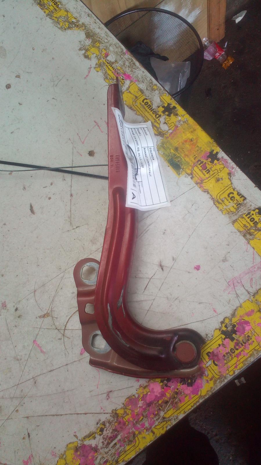 2018 Holden Equinox Bonnet Hinge/Strut View Auto part Bonnet Hinge/Strut Holden Equinox 2018