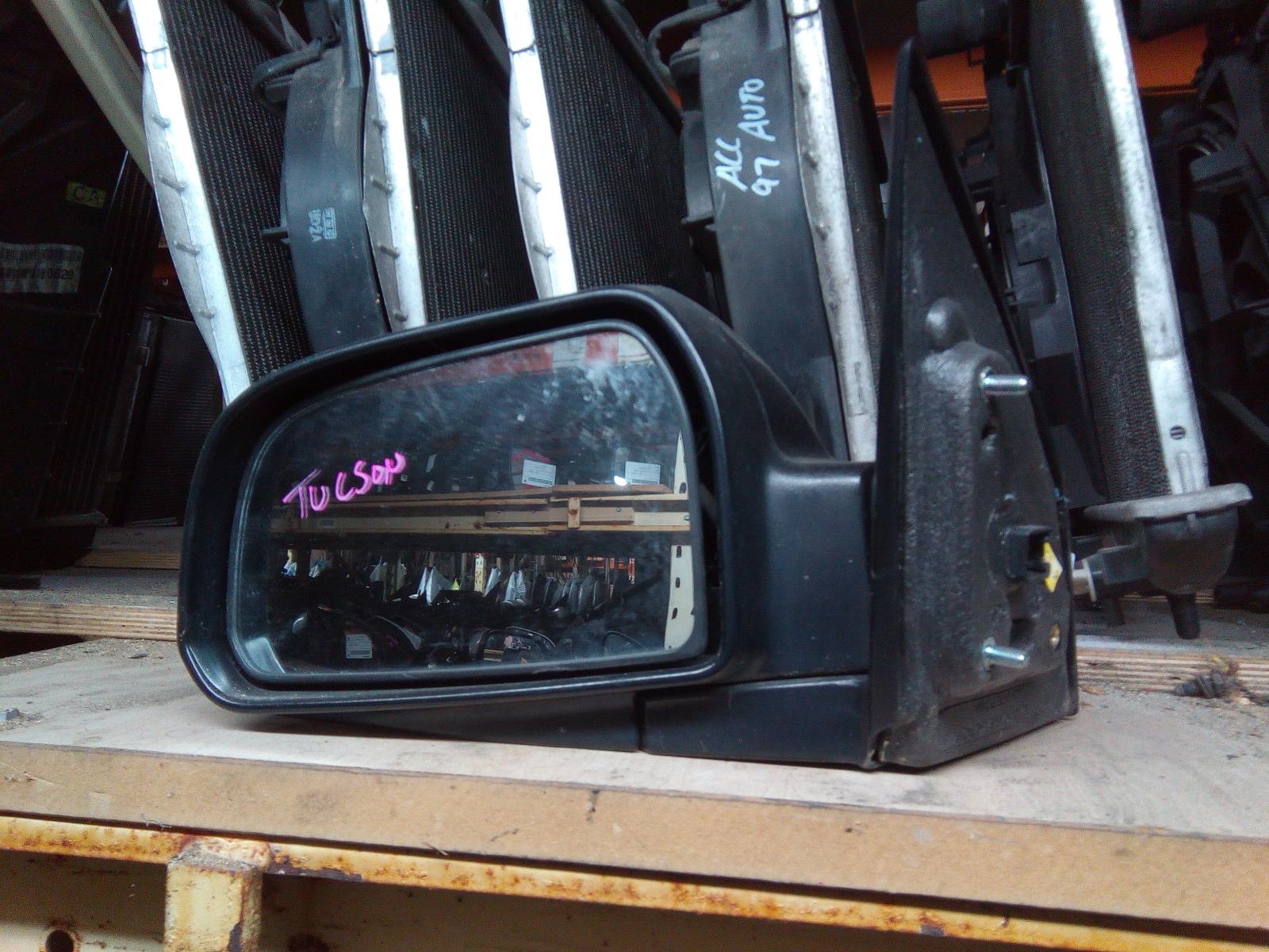 2007 Hyundai Tucson Left Door Mirror View Auto part Left Door Mirror Hyundai Tucson 2007