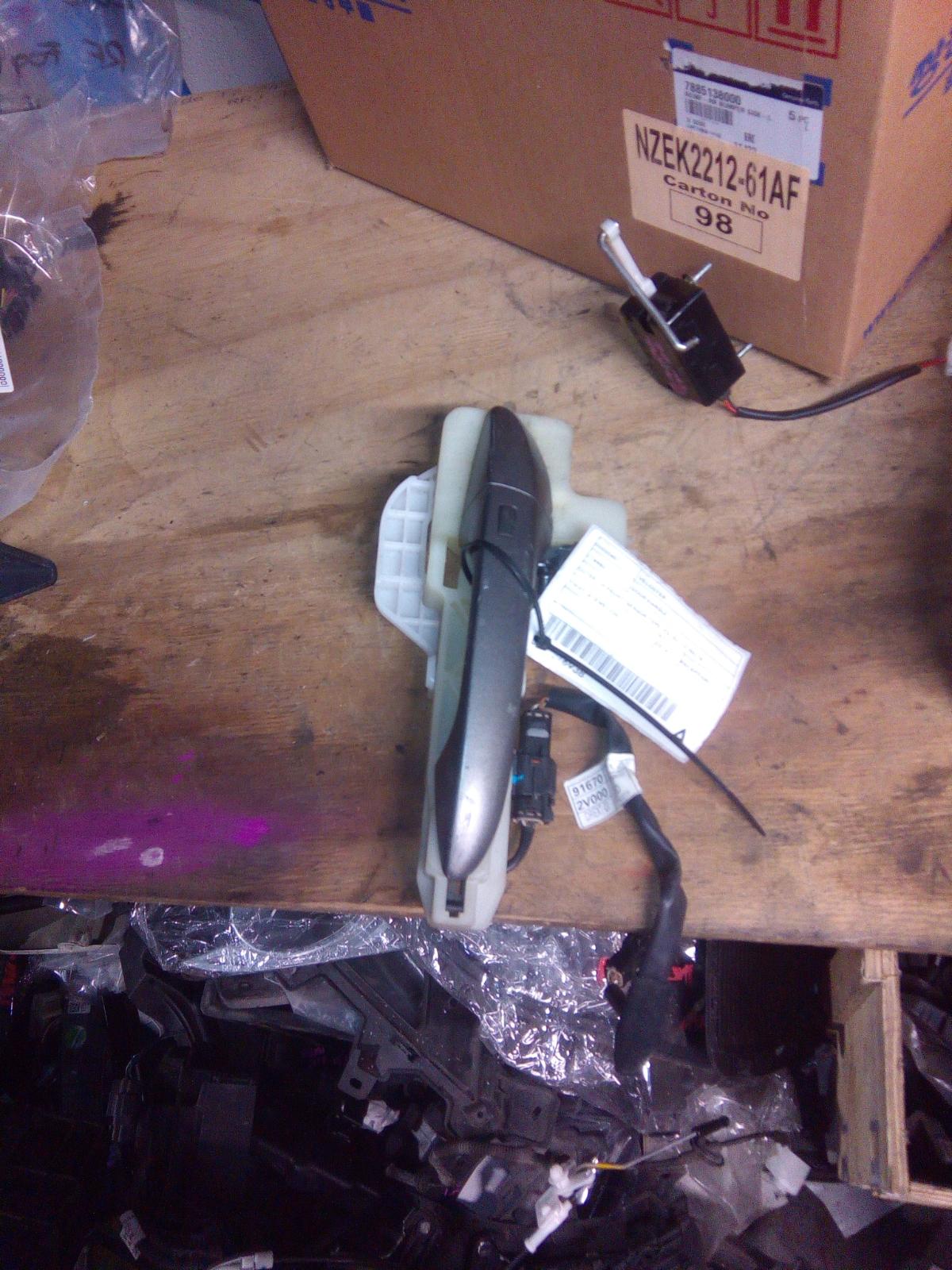 View Auto part Door Handle Hyundai Veloster 2014