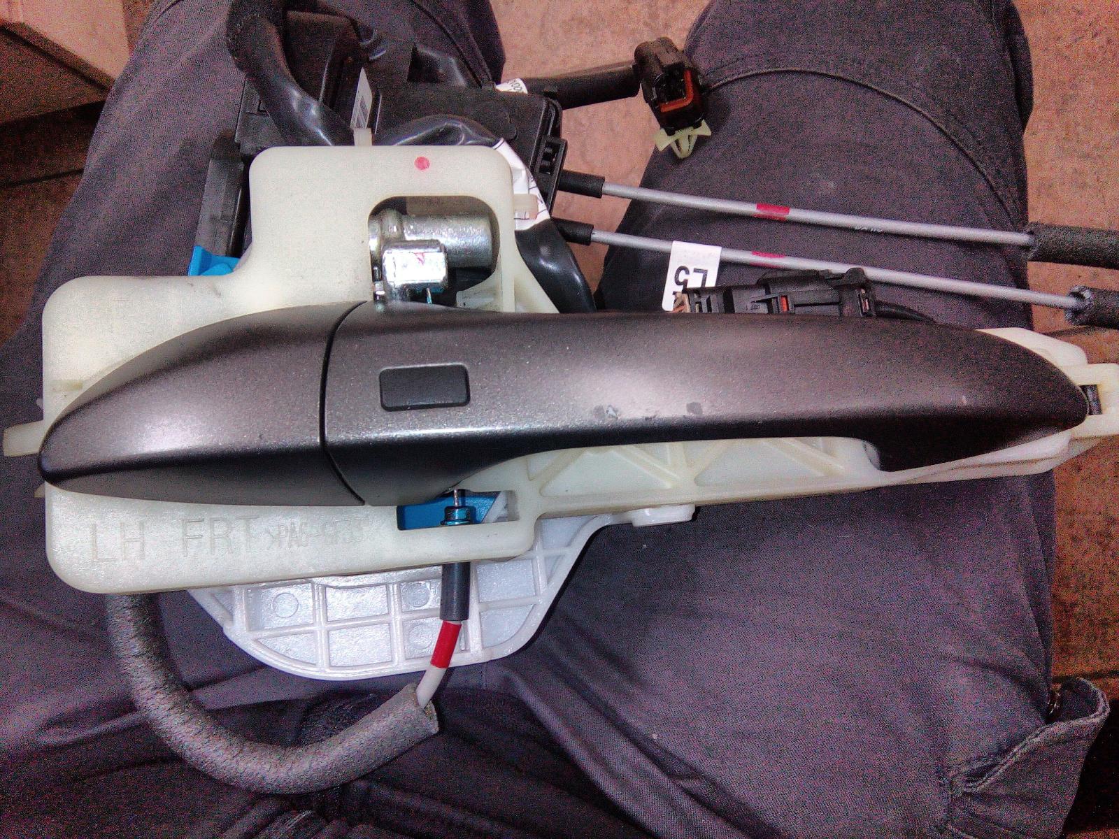 View Auto part Door Handle Hyundai Veloster 2014