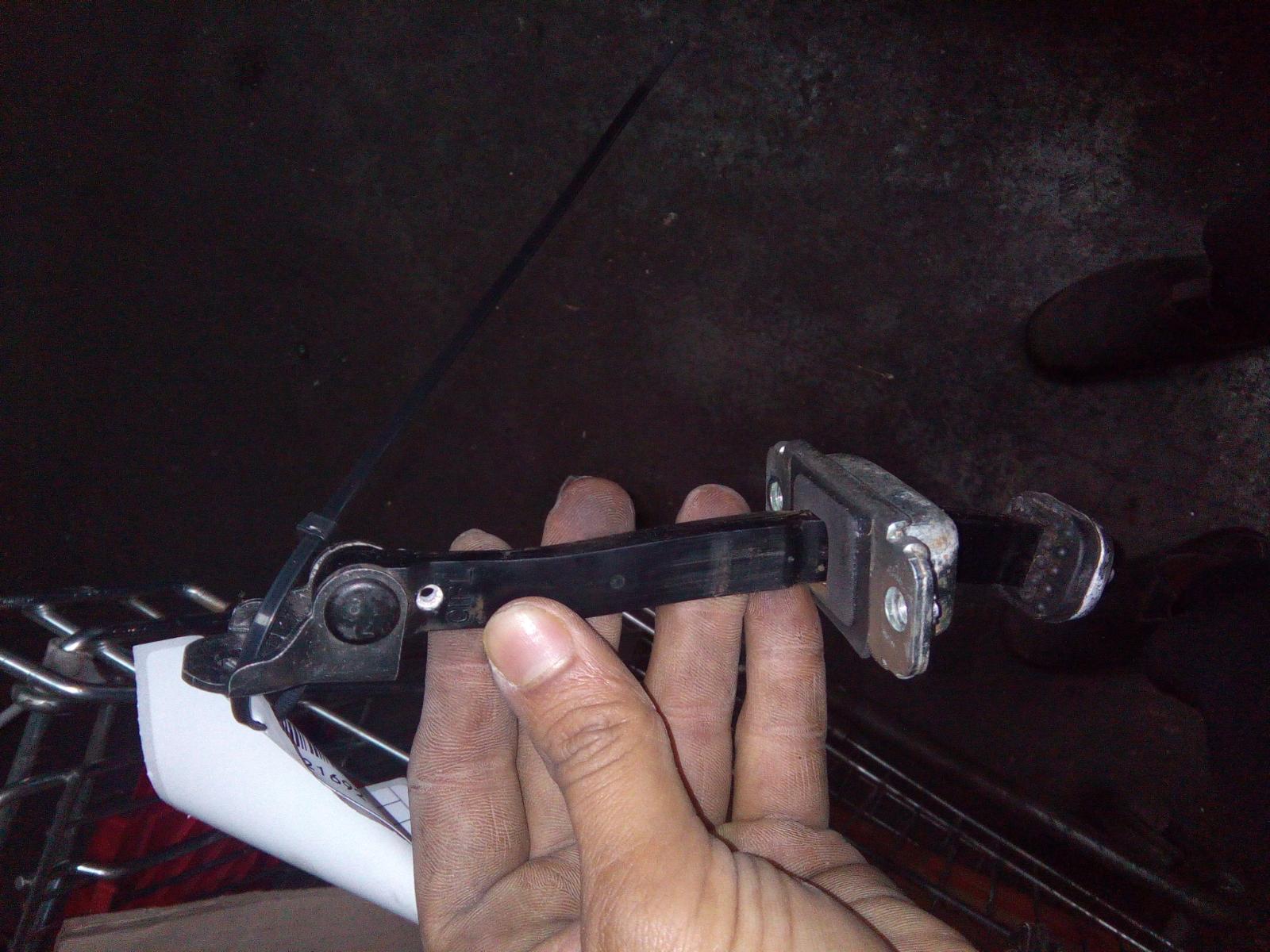 View Auto part Door Hinge/Runner Holden Captiva 2011