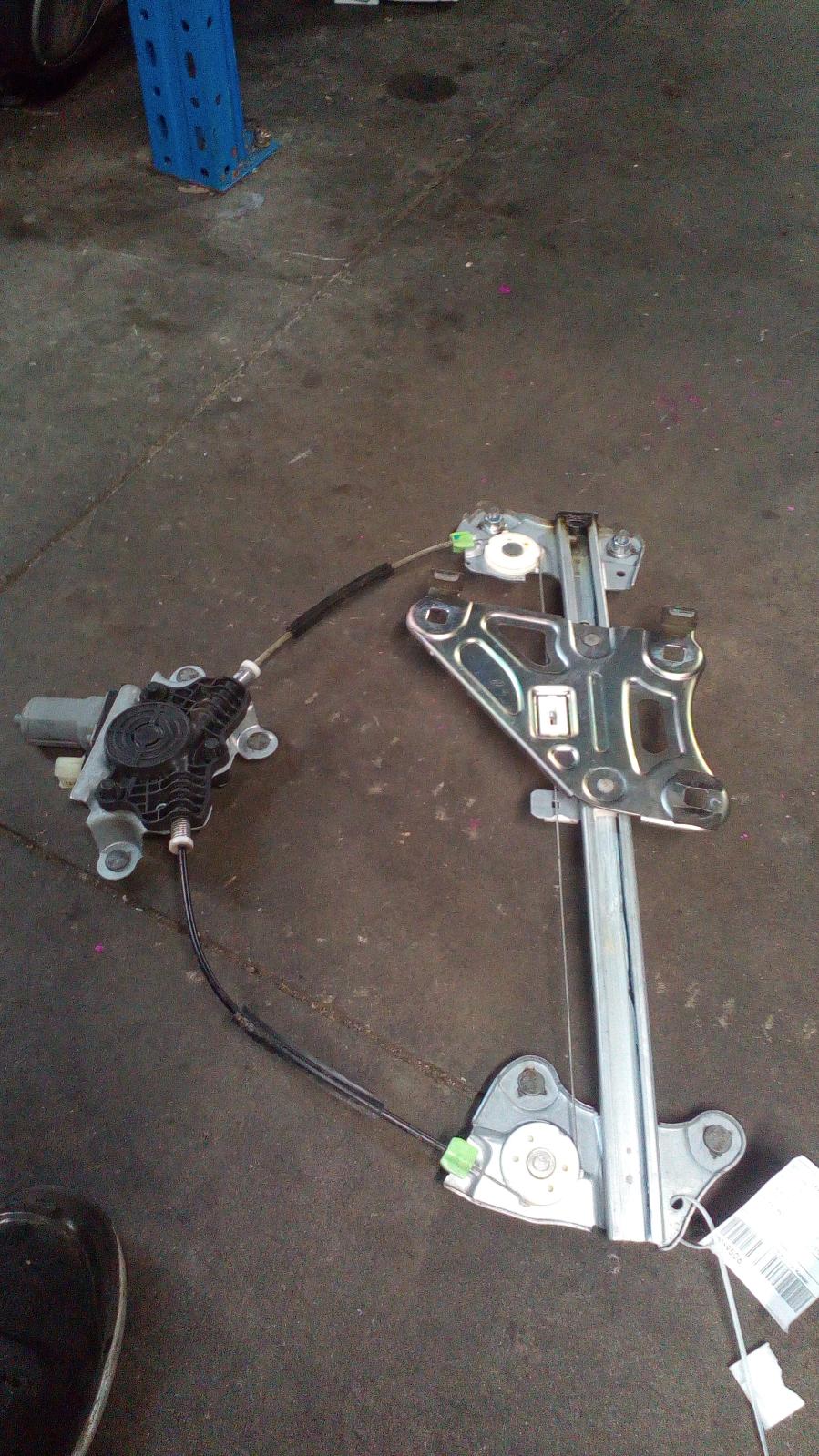 View Auto part Right Front Window Reg/Motor Kia Cerato 2010