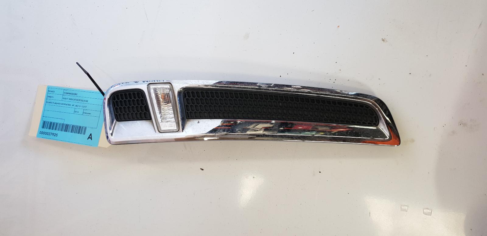 View Auto part Right Indicator/Fog/Side Holden Commodore 2014