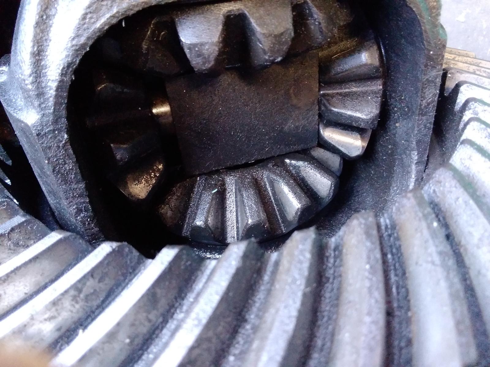 View Auto part Differential Centre Mitsubishi L300 2007