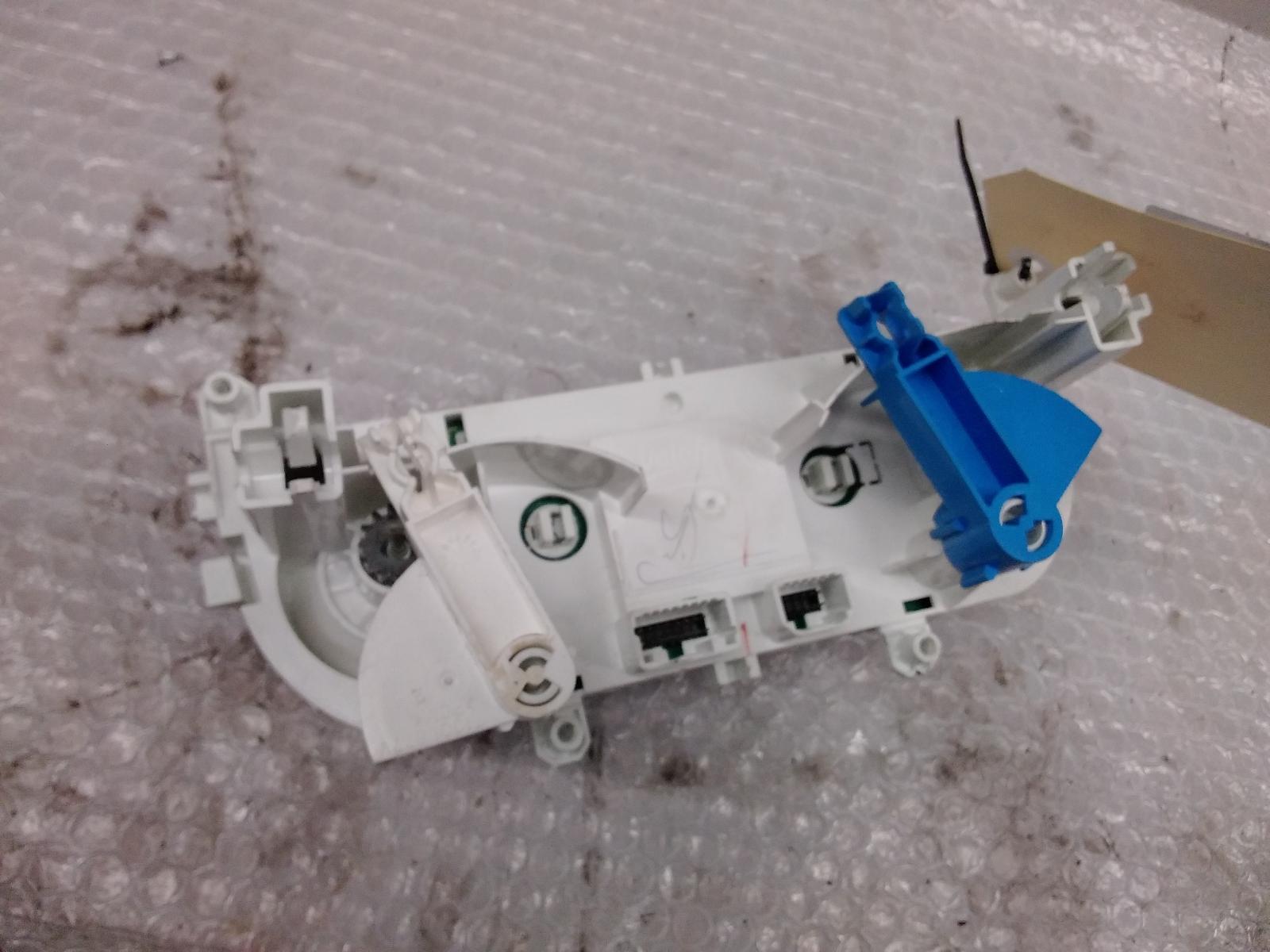2016 Renault Clio Heater/Ac Controls View Auto part Heater/Ac Controls Renault Clio 2016