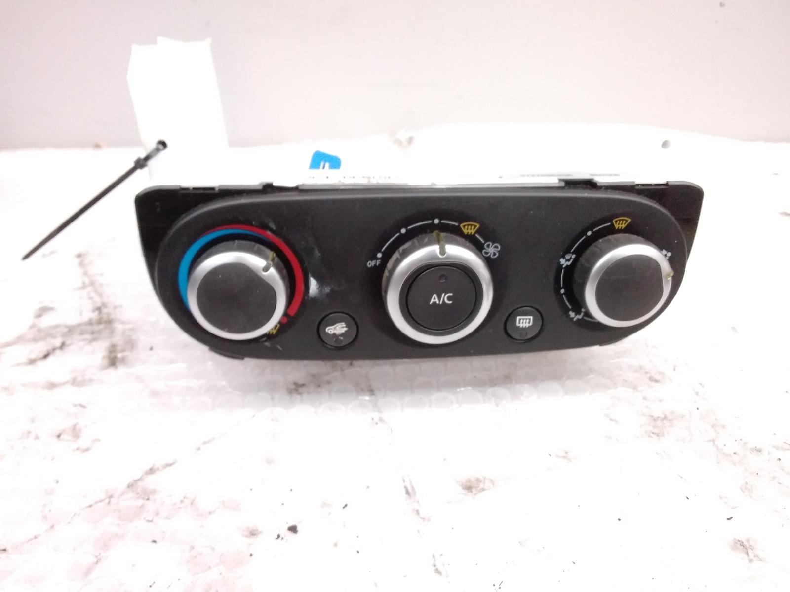 2016 Renault Clio Heater/Ac Controls View Auto part Heater/Ac Controls Renault Clio 2016