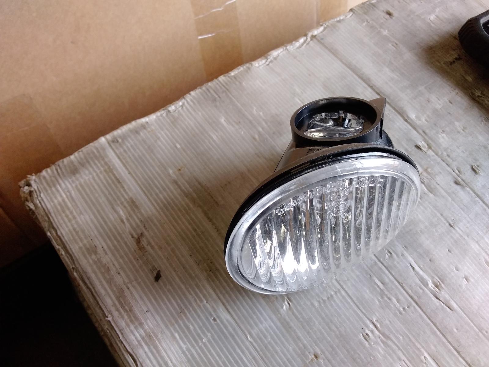 1998 Toyota Corolla Right Indicator/Fog/Side View Auto part Right Indicator/Fog/Side Toyota Corolla 1998