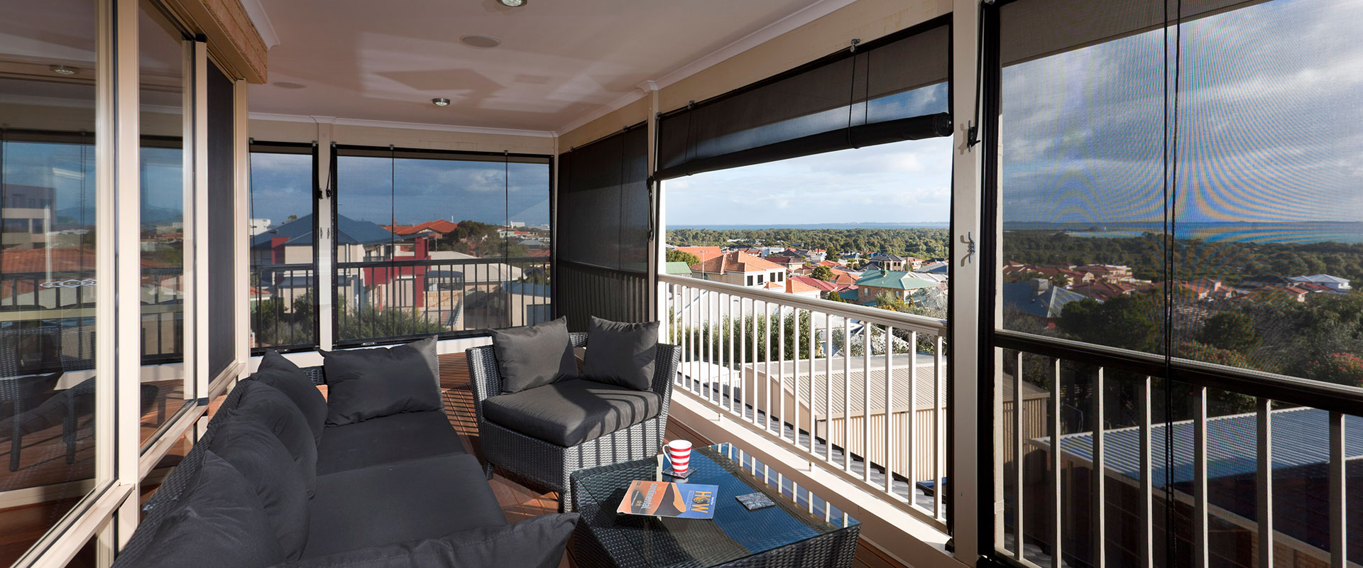 balcony-cafe-blinds-adelaide-outdoor-setting balcony-cafe-blinds-adelaide-outdoor-setting
