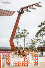 Maleah Lang-McMahon and 'K.S. Sovereigns Cadel' win the Junior Final in a jump off time of 33.81 sec