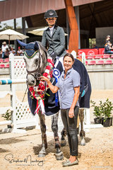 Maleah Lang-McMahon and 'Vakarra Champagne' with Jess Jackson from Pryde's EasiFeed