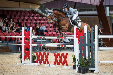 Erin Buswell and 'Quero Quero' place fourth in the class and win the Triple Crown series