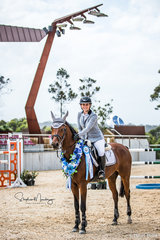 Erin Buswell and 'Quero Quero' place fourth in the class and win the Triple Crown series