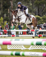 Sophie Hatch and 'Glenara Mudslide' place second in the Junior Championship Rd 1 with a time of 26.033 sec