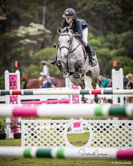 Katie Laurie and 'McCaw MVNZ' win the class in a time of 26.18 sec