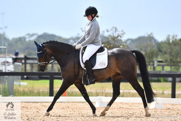 Nikki Ballinger riding Uhavta Imposer represented Walford Anglican School for Girls in the Senior 1.1.