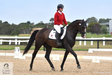 Abbey Mamers from Balcombe Grammer rode Sunrise Avenue to win the Intermediate 1.2.