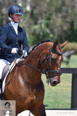 Sasha Tivey rode Felix Da Vinci in the Charlies Cookies Medium 4.3.