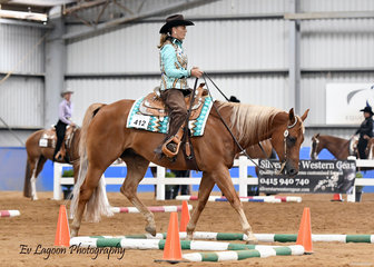 CAROL ELLIOT RIDING LT ZIPS SO SMOOTH IN THE SELECT AMATEUR TRAIL