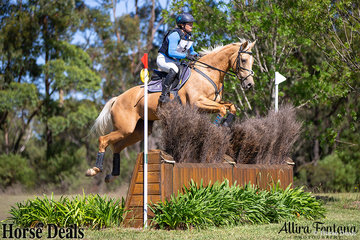 Bringing a splash of colour to the course was Natalie Blundell and Riverside Princess.