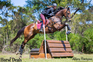 Emily Hill riding Gosh easily sail over the seat jump mid-way through the cross country course.