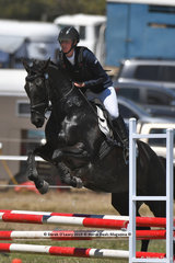 "SOUTHERN SUNSET" ridden by Genevieve Nicholson in the EV65 Showjumping Phase