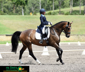 The sun came out for Emma Bishop and CP Issey Miyake who were second to last out in the CCN4 Star on Saturday, Emma scored an impressive 70.57% to have her in equal 5th place against a very strong field.