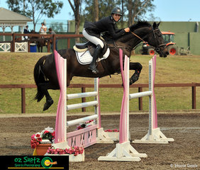 Freshly graduated from highschool, Amarni Easey rides her first horse, Town Man in the open 1.20m on the first day of competition.