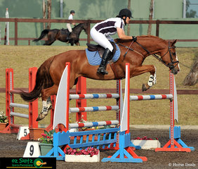 Sailing through the 1.20m class on the final day of competition at the 2019 Sydney Summer Classic was Wendy Platts riding her horse Jester Park Bonds. 
