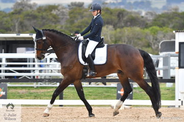 Rebecca Holmes rode , 'Bellaire Cobra' to fifth place in the Medium Championship.
