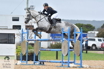 Abbey Page rode Riverlad in the Open 130cm Art. 238.2.1.