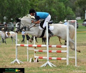 A fairly new addition to the Waddell family is Kinnordy Rudy, pictured here with Callum in the 90cm at the 2020 Killarney Show.